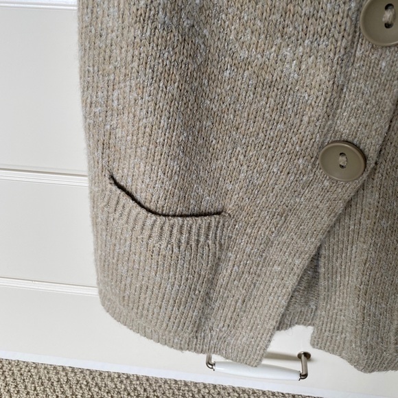 Cozy comfy neutral sweater - Picture 7 of 11